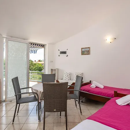 Peaceful Retreat With Terrace Appartement Kavran