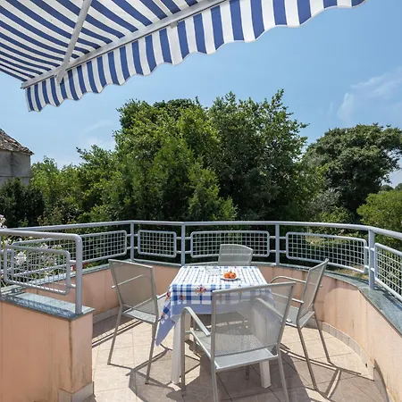 Peaceful Retreat With Terrace Lejlighed