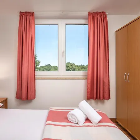 Peaceful Retreat With Terrace Appartement Kavran