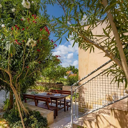 Peaceful Retreat With Terrace