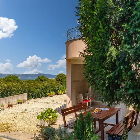 Peaceful Retreat With Terrace Appartement Kavran