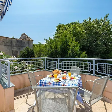 Peaceful Retreat With Terrace Appartamento *