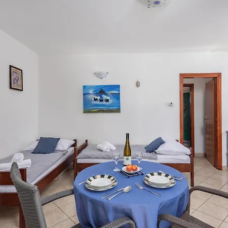 Peaceful Retreat With Terrace Kavran